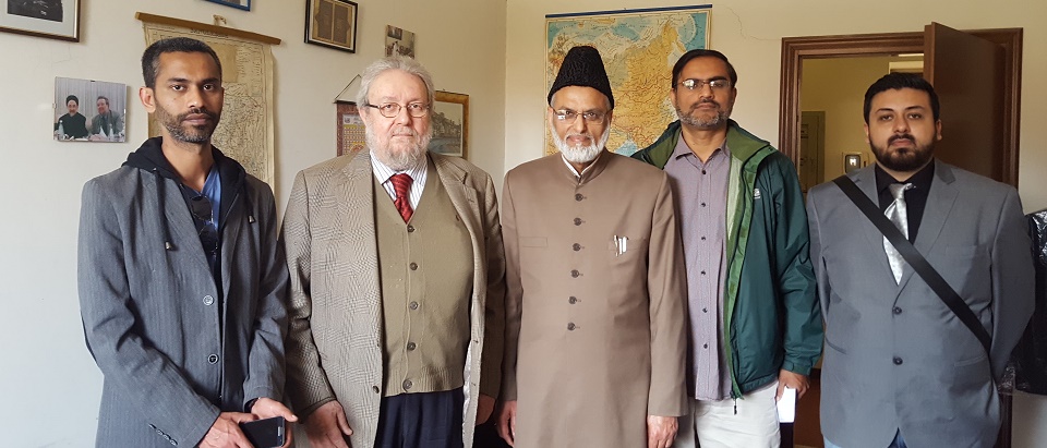 Imam Naseem Bajwa, Imam of the Mosque Baitul Futuh in London, visits PISAI with a delegation of Ahmadi Muslims.