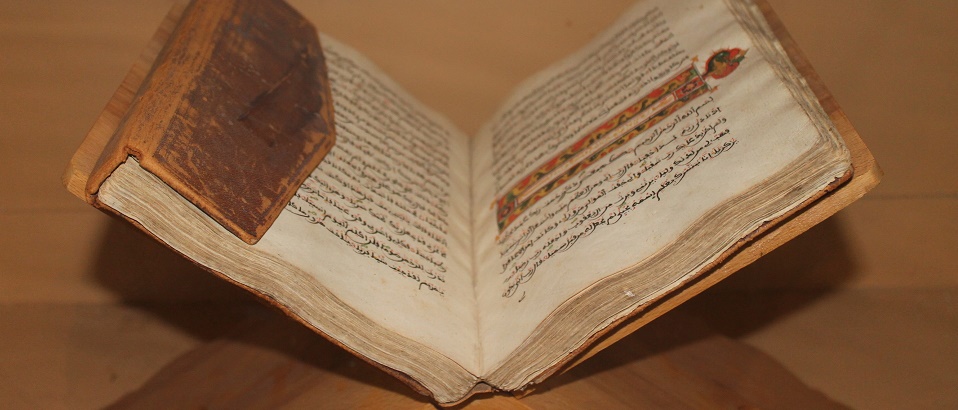 Currently the Library holds about 40,000 volumes, half of which are in Arabic, 900 journals, 250 of which rare or extinct, 30 fine editions, and 30 Arabic manuscripts kept at the Vatican Library.