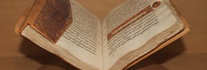 Library assets Currently the Library holds about 40,000 volumes, half of which are in Arabic, 900 journals, 250 of which rare or extinct, 30 fine editions, and 30 Arabic manuscripts kept at the Vatican Library.