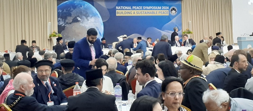 Diego Sarrió Cucarella, preside del PISAI, ha partecipato sabato 9 marzo 2024 alla quattordicesima edizione del “National Peace Symposium” presso la Baitul Futuh Mosque di Londra