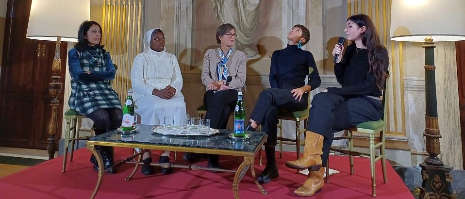 Lunedì 25 novembre Nadjia Kebour ha partecipato alla tavola rotonda 'Violences faites aux femmes et religions en Méditerranée: témoignages croisés'